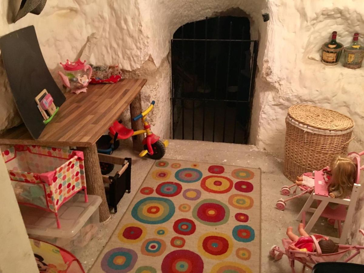 アルカラ・デル・フカル Casa Cueva Araceliヴィラ エクステリア 写真