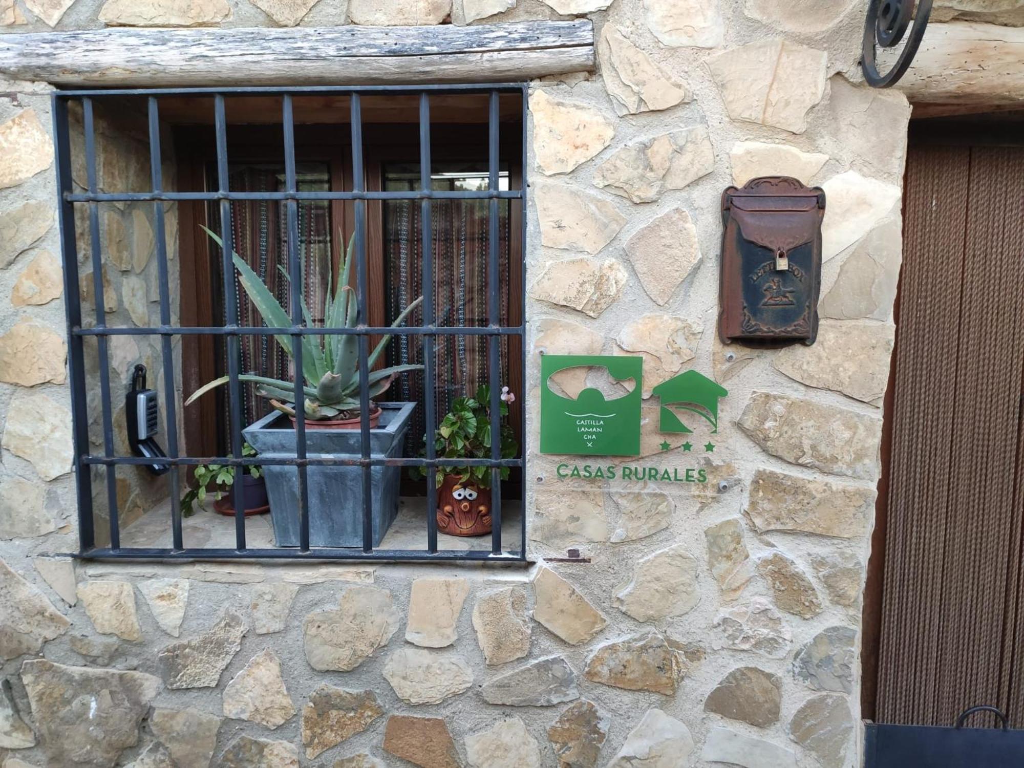 アルカラ・デル・フカル Casa Cueva Araceliヴィラ エクステリア 写真